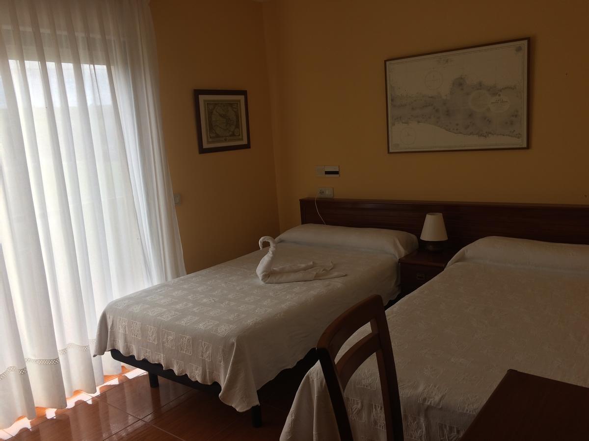 Hotel Brisamar Banugues Екстер'єр фото